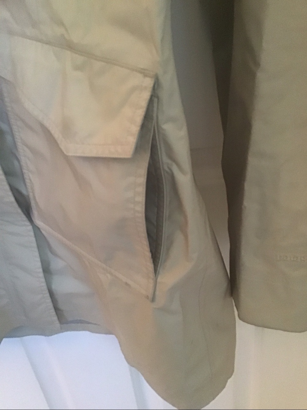 Patagonia tan raincoat with detachable Hood size small - Picture 5 of 13